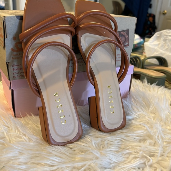 BROWN LOW HEEL SLIPPERS SIZE 7 NEW NEVER NEW - Picture 2 of 3